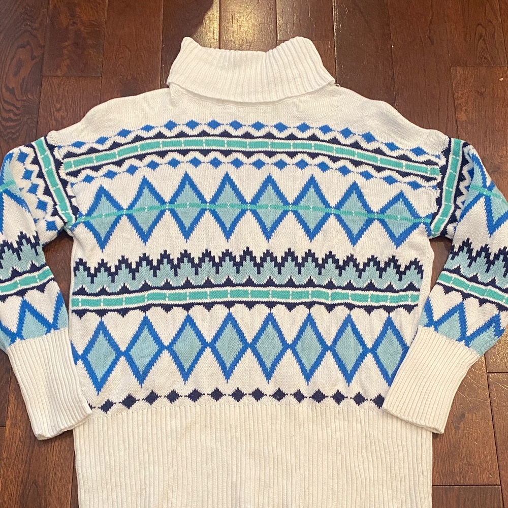 Geometric Patterned knit Turtleneck cream Sweater women’s large apres ski style